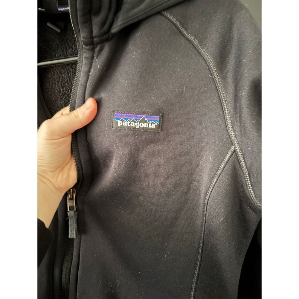 Patagonia Women’s Black Tech Fleece Hoodie Size Small (missing drawstrings) - Picture 3 of 7